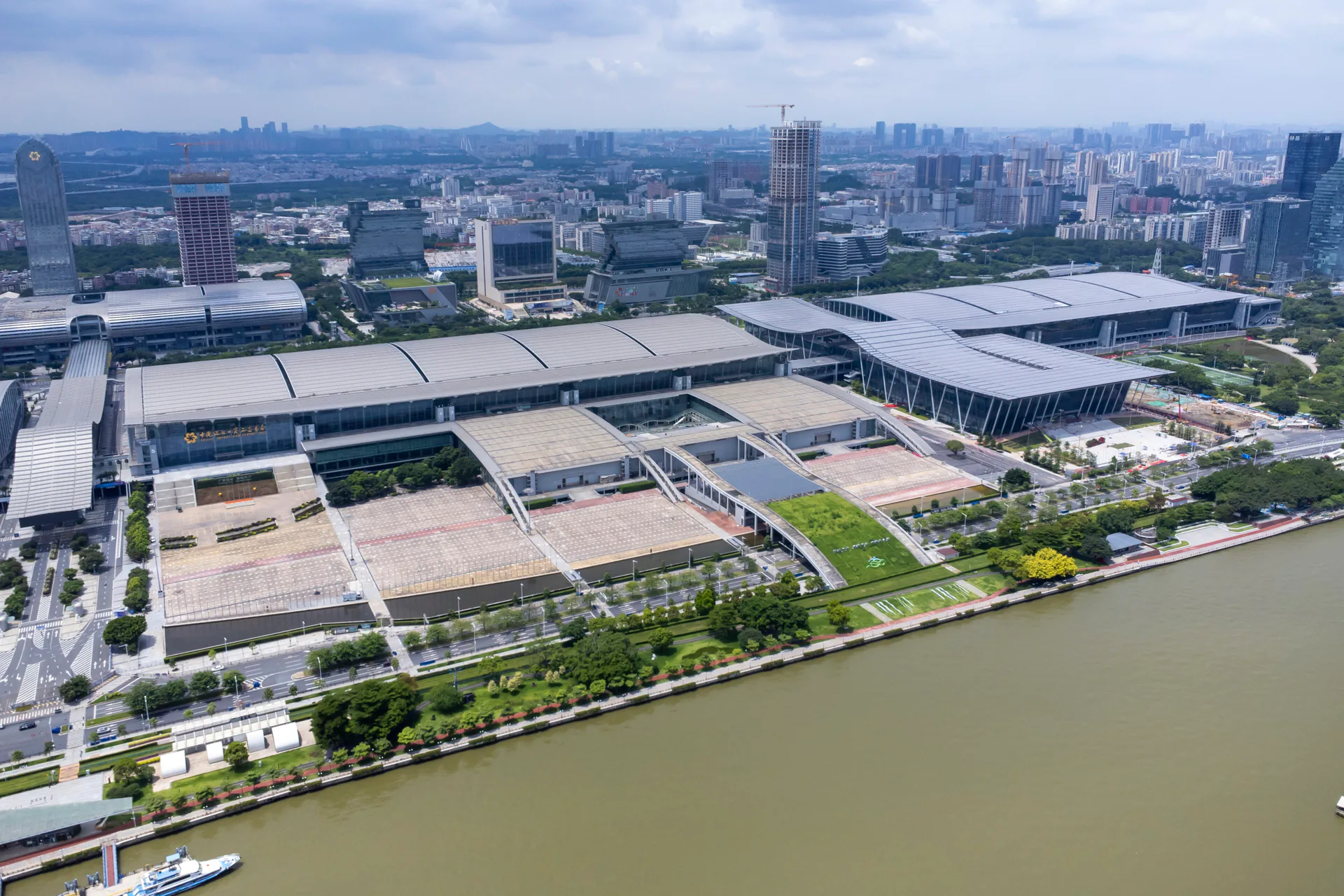 Canton Fair Zone A ve D yapılarını gösteren geniş görünüm