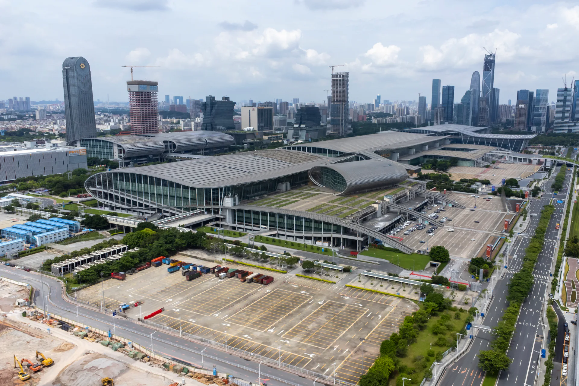Canton Fair Zone B yapılarının havadan görünümü
